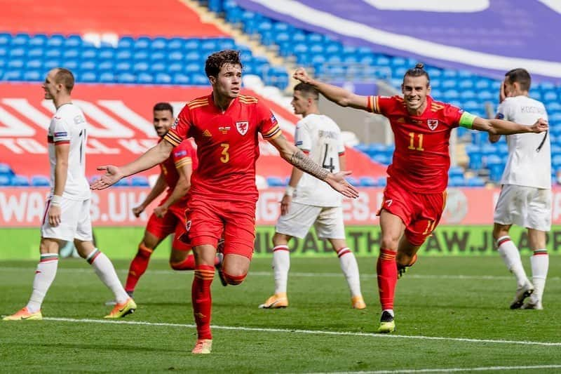 ガレス・ベイルさんのインスタグラム写真 - (ガレス・ベイルInstagram)「Unbelievable spirit from the boys today to go to the end! Congrats on your first goal @necowilliams01 🏴󠁧󠁢󠁷󠁬󠁳󠁿👊🏼」9月7日 2時44分 - garethbale11