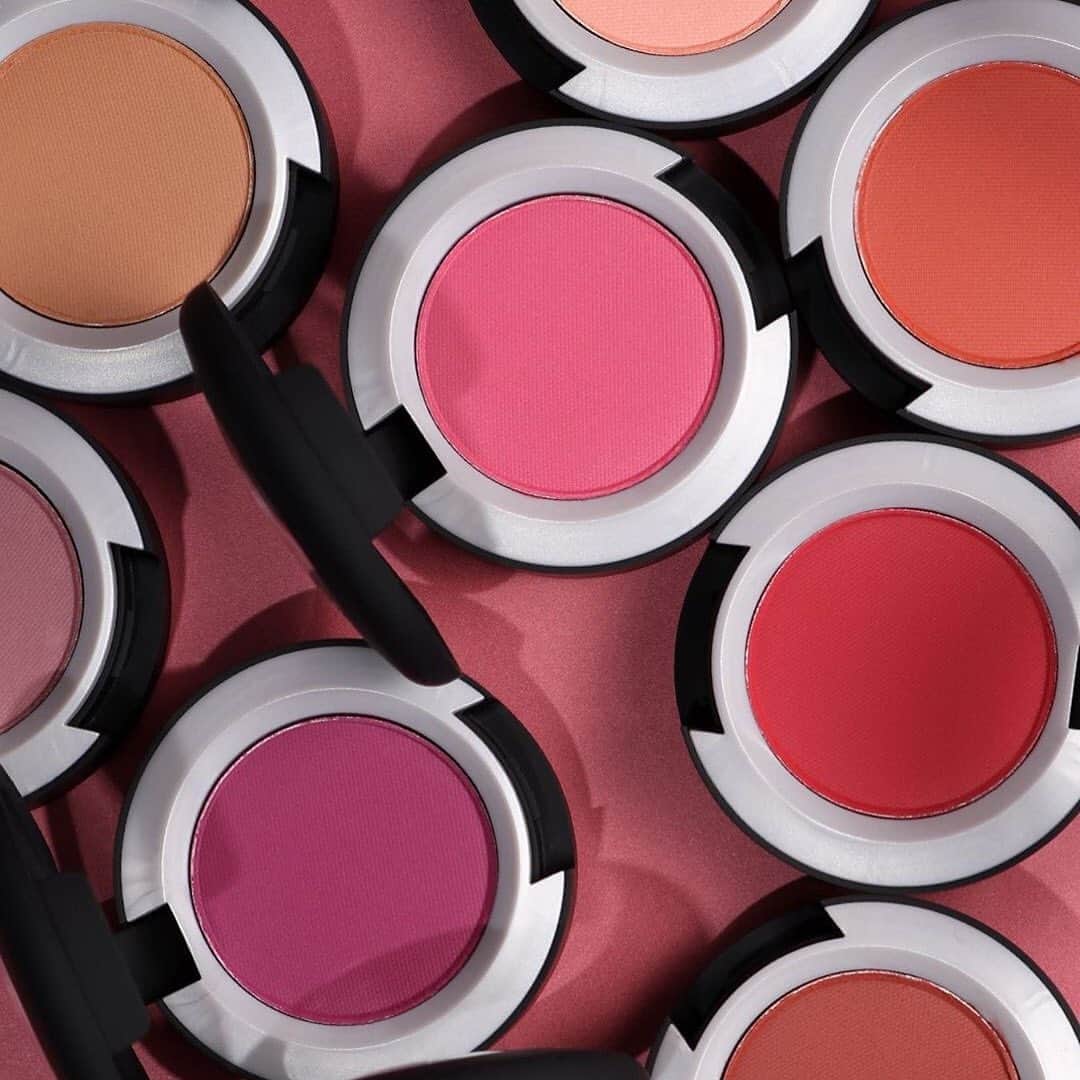 M·A·C Cosmetics UK & Irelandさんのインスタグラム写真 - (M·A·C Cosmetics UK & IrelandInstagram)「The Powder Kiss pillow-soft colour you love for your lips — now for your lids! This next-generation matte formula is available in 10 lip-toned colours, translated for the eyes. Comment your favourite #MACPowderKiss Lipstick or Liquid Lipcolour, and we’ll find your perfect monochromatic match!⁠ ⁠ Wondering why you will 😍❤️ NEW Powder Kiss Soft Matte Eye Shadow?⁠ ❣️ Soft-focus colour delivering a beautifully diffused, blurring effect⁠. ❣️ Exclusive Cream Matrix formula provides an ultra-creamy, exceptionally soft gliding texture.⁠ ❣️ The highly blendable, luxurious formula that smooths onto lids.⁠ #regram @maccosmeticscanada」9月7日 2時40分 - maccosmeticsuk