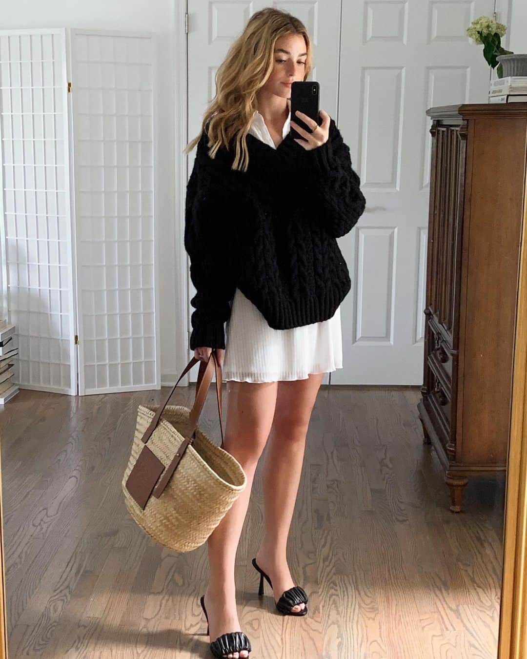 Kelsey Simoneのインスタグラム：「My “ headed to Yale ” look. 📖 #revolvesummer」