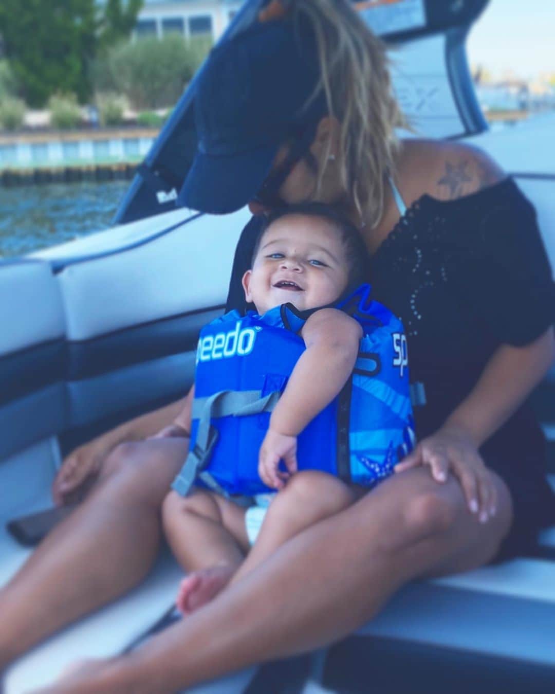 ニコール・ ポリッツィのインスタグラム：「THIS SQUISHY FACE. 🥰」