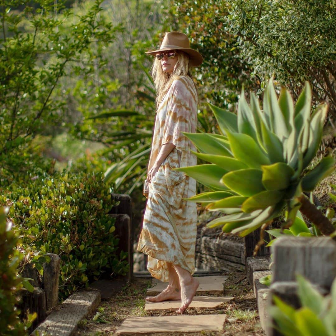 ヤング・ファビュラス&ブロークのインスタグラム：「Stay Cool in Cyrilla! Now 50% off with code LABORDAY.」