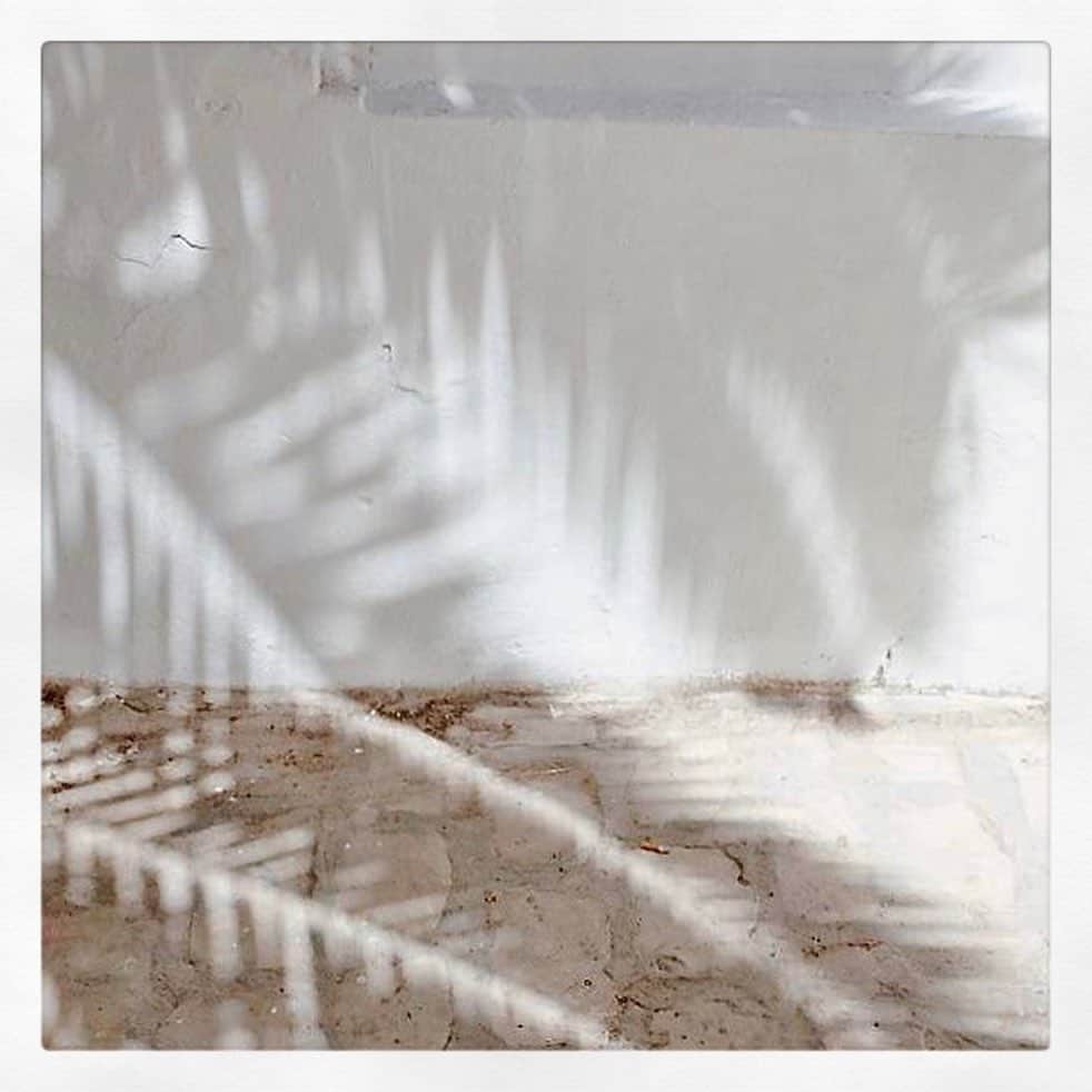 JO BAKERさんのインスタグラム写真 - (JO BAKERInstagram)「V A N E S S A • K I R B Y 🇬🇧 Fading summer sun kissed feelings..... on #vanessakirby for #venicefilmfestival2020 #piecesofawoman ......farewell #summer2020 (you’ve been weird and strange and so unlike any other) ...end of this season and onto the next!! May this festival be the start to getting our industry safely back to work. I miss my friends and our journeys and I’m so excited for the future moments we will share !!  @vanessa__kirby thank you so much for having me!!  Style @maisonvalentino  Hair @halleybrisker  #makeup by me #jobakermakeupartist」9月7日 3時00分 - missjobaker