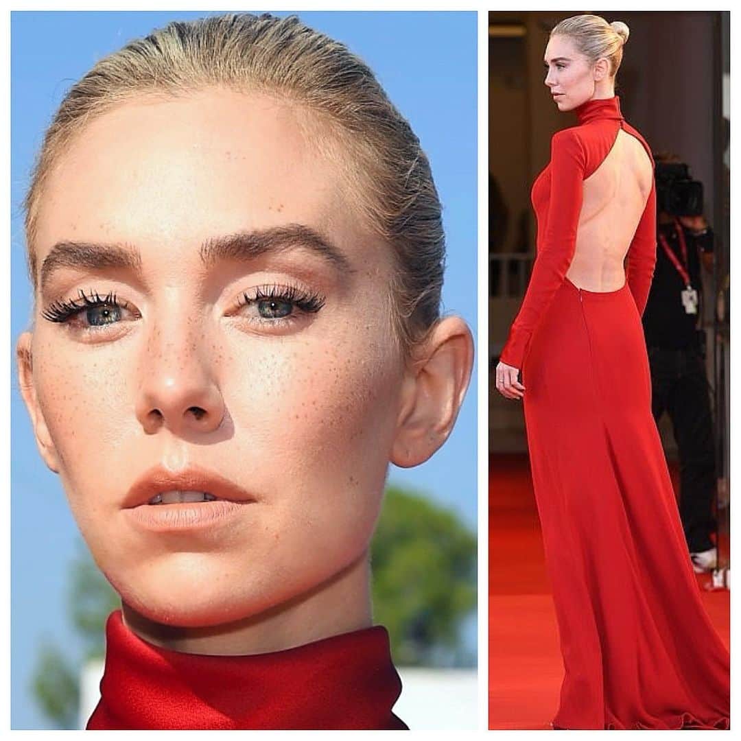 JO BAKERさんのインスタグラム写真 - (JO BAKERInstagram)「V A N E S S A • K I R B Y 🇬🇧 Fading summer sun kissed feelings..... on #vanessakirby for #venicefilmfestival2020 #piecesofawoman ......farewell #summer2020 (you’ve been weird and strange and so unlike any other) ...end of this season and onto the next!! May this festival be the start to getting our industry safely back to work. I miss my friends and our journeys and I’m so excited for the future moments we will share !!  @vanessa__kirby thank you so much for having me!!  Style @maisonvalentino  Hair @halleybrisker  #makeup by me #jobakermakeupartist」9月7日 3時00分 - missjobaker