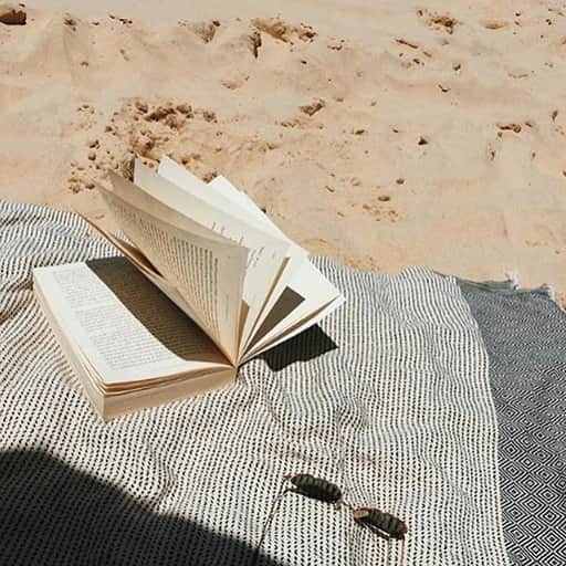 JO BAKERさんのインスタグラム写真 - (JO BAKERInstagram)「V A N E S S A • K I R B Y 🇬🇧 Fading summer sun kissed feelings..... on #vanessakirby for #venicefilmfestival2020 #piecesofawoman ......farewell #summer2020 (you’ve been weird and strange and so unlike any other) ...end of this season and onto the next!! May this festival be the start to getting our industry safely back to work. I miss my friends and our journeys and I’m so excited for the future moments we will share !!  @vanessa__kirby thank you so much for having me!!  Style @maisonvalentino  Hair @halleybrisker  #makeup by me #jobakermakeupartist」9月7日 3時00分 - missjobaker