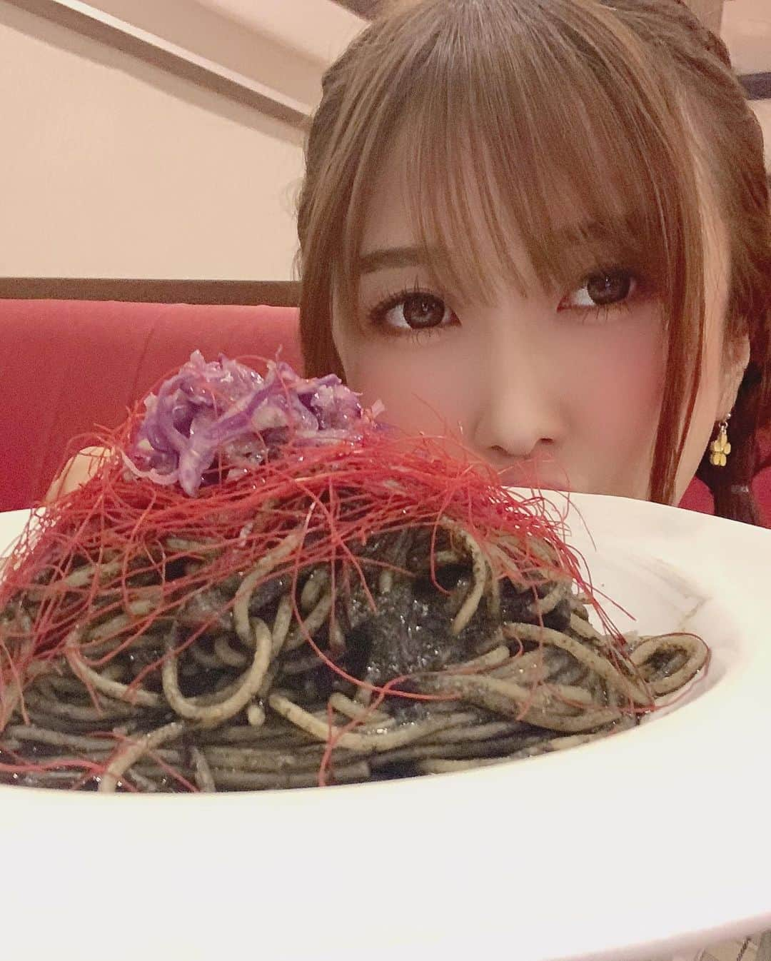 大槻ひびきさんのインスタグラム写真 - (大槻ひびきInstagram)「ビッグボーイ×Fate コラボメニューを食べに行きました🥳 グッズ品切れだた😭😭 #japan #yum #yummy  #ビッグボーイ #fate #fateheavensfeel  #fatehf  #fatestaynightheavensfeel  #推ししか勝たん」9月7日 3時17分 - yanhibi0221