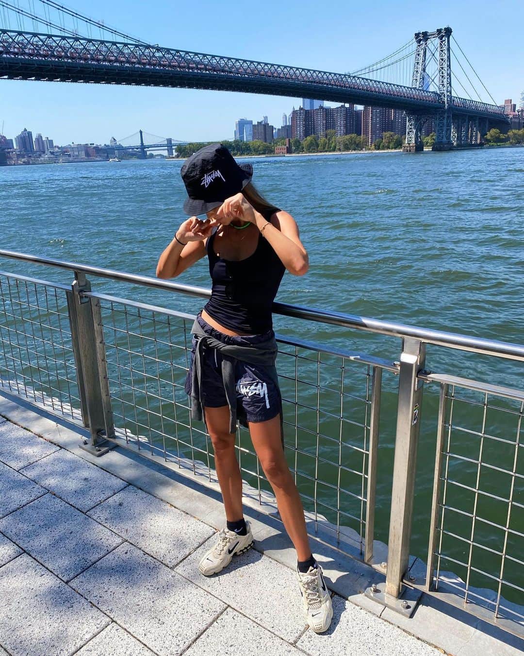 Kirsty Godsoのインスタグラム：「SUNDAY 😎💛⚡️✨」