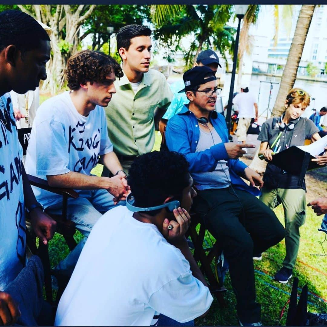 ジョン・レグイザモさんのインスタグラム写真 - (ジョン・レグイザモInstagram)「On set off #criticalthinking movie #miami #overtown with cast and crew!  Thank u all for your gifts and passion!」9月7日 3時47分 - johnleguizamo