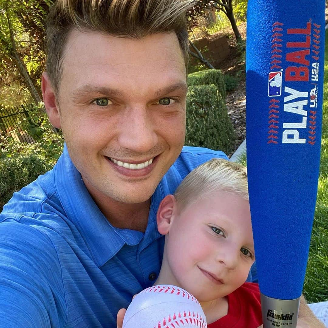 ニック・カーターさんのインスタグラム写真 - (ニック・カーターInstagram)「Took a little time to get out and play some sports with my buddy. Even if it’s just for a couple minutes.  #activekids #sportsforkids #childrenactivities #fatherhood #fatherandson」9月7日 4時32分 - nickcarter