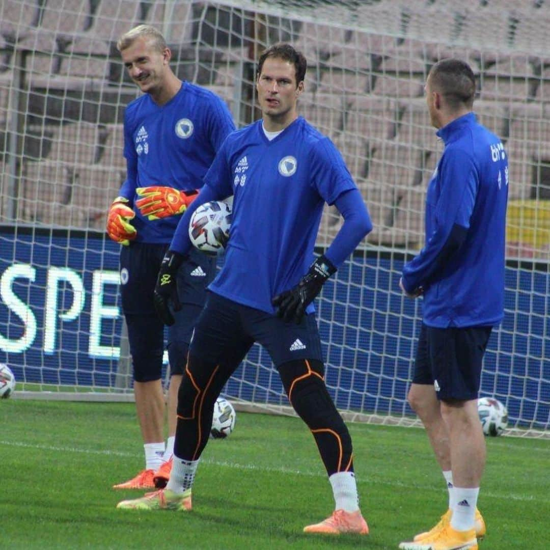 アスミル・ベゴヴィッチさんのインスタグラム写真 - (アスミル・ベゴヴィッチInstagram)「Training 🇧🇦⚽️🆎🧤 @nfsbih @ab1gk」9月7日 4時49分 - asmir1