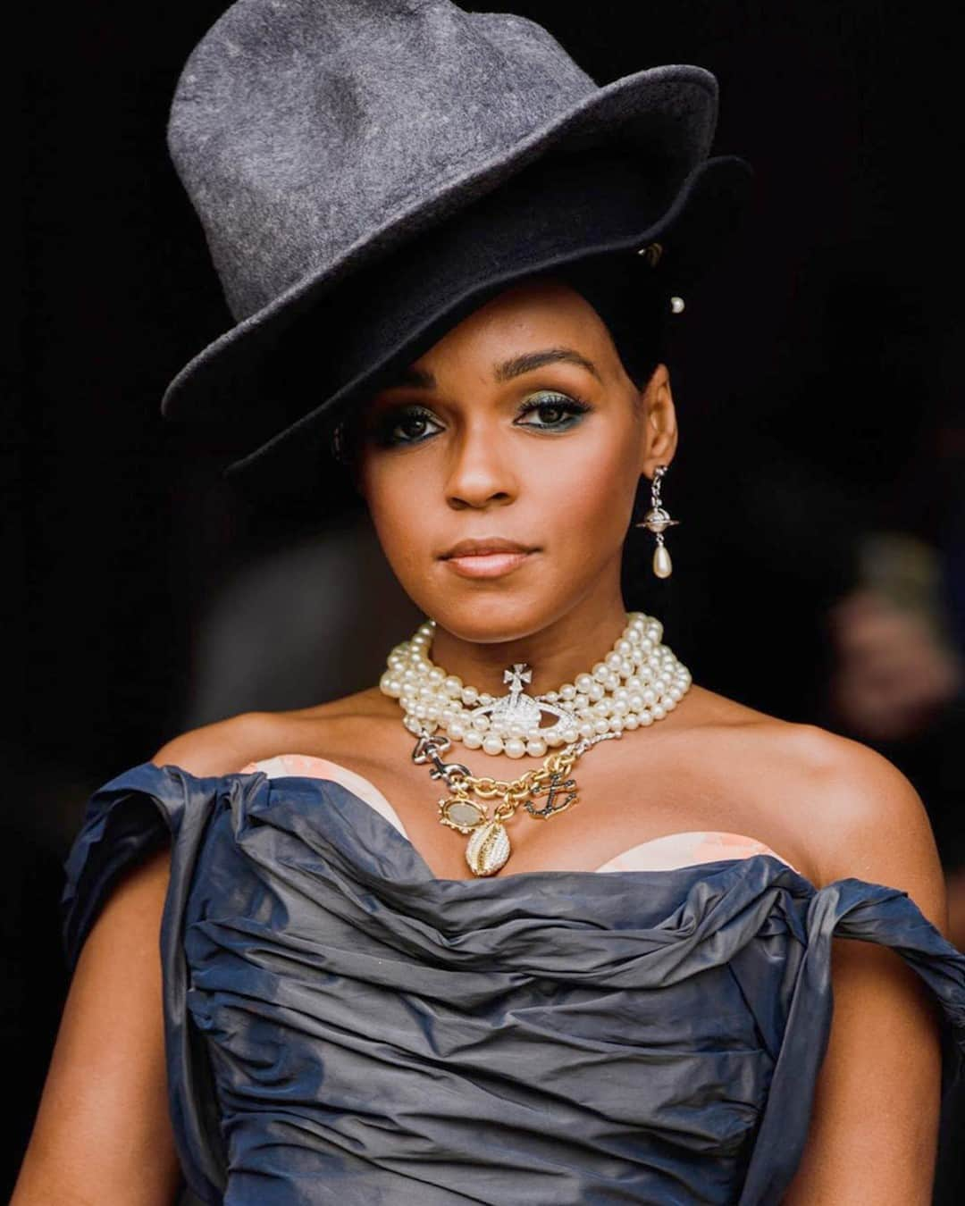 ヴィヴィアンウエストウッドさんのインスタグラム写真 - (ヴィヴィアンウエストウッドInstagram)「@janellemonae wearing a couture dress from Andreas Kronthaler for Vivienne Westwood styled alongside the iconic Buffalo Hat, Three Row Pearl Chocker and the Marietta Necklace from the Spring-Summer 2020 collection.」9月7日 5時01分 - viviennewestwood