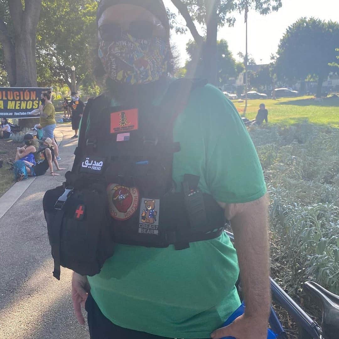 ジョディ・スウィーティンさんのインスタグラム写真 - (ジョディ・スウィーティンInstagram)「I was honored to be a part of the March with @refusefascismla yesterday in Hollywood. And thank you to @theceliabehar for getting this video! And to the fantastic leaders and other protesters out there... love you all.   Repost from @theceliabehar • Despite the insane heat, I made it out today with @jodiesweetin @harper_behar @refusefascismla,  @refusefascism, @revcoms, @ganjajonla, @honeybeaneileen, @moneefa, @gangsta_lynne, @publicstatementapparel, and @yogawithdre to protest. I am unbelievably inspired by Jodie’s leadership, passion, and dedication. I’ve always been someone that believes that we, as humans, need to stand together and protect each other and I’m so grateful that Jodie got me out again today to put my money where my mouth is. And the fact that my badass oldest daughter insisted on coming out with us made me beyond proud. As a Jew, I was taught about the holocaust. I had family exterminated in it. The words ‘never again’ were repeated to me over and over again. Those words and that sentiment could not be more appropriate right now. I refuse to stay silent. Silence equals compliance, so use your voice and get out there with us as much as possible before November. #trumppenceoutnow #refusefascism #refusefascismla #blm #blacklivesmatter #stoppolicebrutality #fucktrump #dontbefuckingracist #the13yearoldgetsit #socanyou」9月7日 5時11分 - jodiesweetin