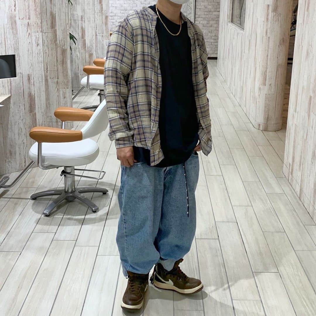 のインスタグラム：「古着のネルシャツ15年目もよろしく  #メンズファッション #古着mix #古着 #ネルシャツ #リーバイス #シルバータブ #Levis #nike #エアフォース1」
