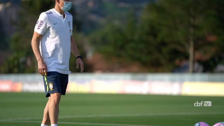 クラウディオ・タファレルのインスタグラム：「Estamos de volta! 👊🏻⚽️🇧🇷」