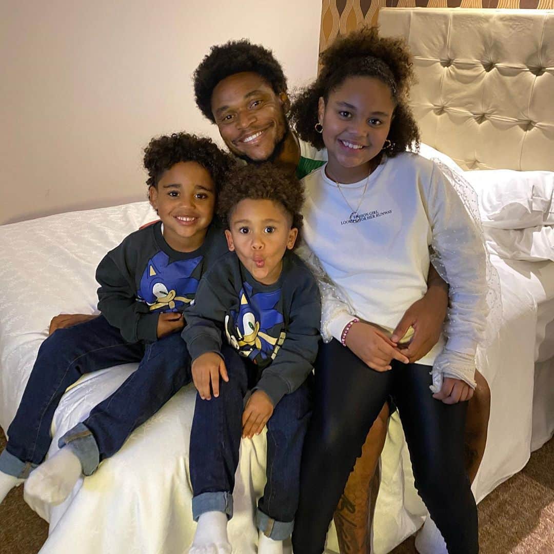 ルイス・アドリアーノのインスタグラム：「Meus Amores !!! ♥️♥️♥️」