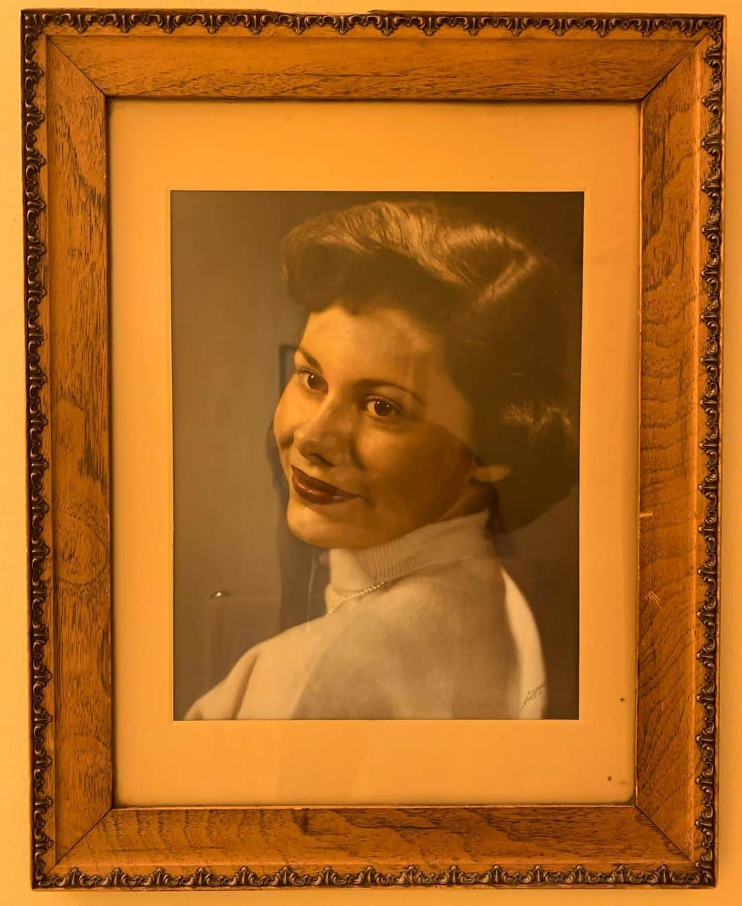 アーミー・ハマーのインスタグラム：「There just aren’t words to describe the loss. I love you so much, Grandma.」