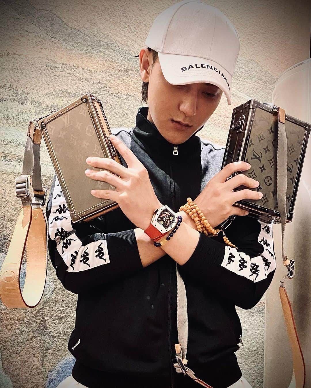 タオ さんのインスタグラム写真 - (タオ Instagram)「#lv#louisvuitton Good morning ☀️」10月6日 9時42分 - hztttao