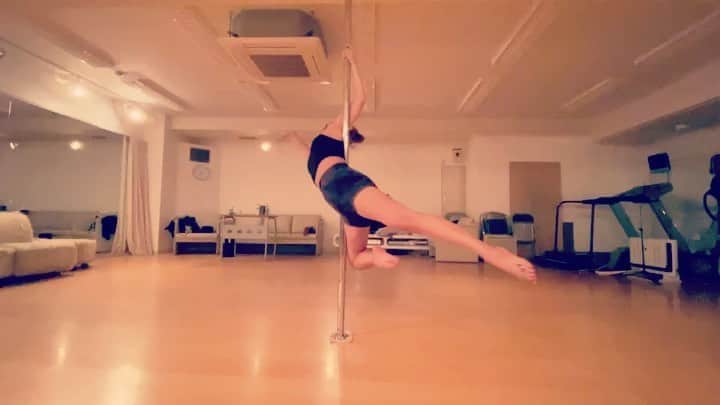 のインスタグラム：「This dance for you♡ #MAXLINA #poledance #sppining  #yesterday #成長記録」