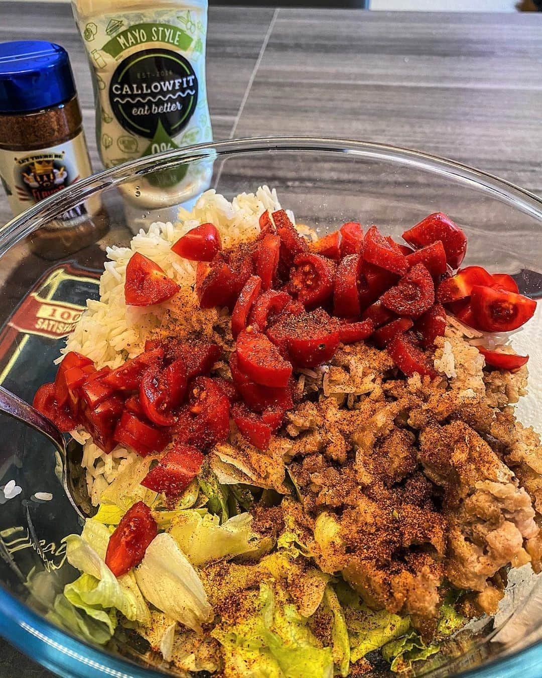Flavorgod Seasoningsさんのインスタグラム写真 - (Flavorgod SeasoningsInstagram)「Customer Repost using Flavorgod No Salt seasoning by @matteodicecco93⁠ -⁠ "It all starts in the kitchen!🍽⁠ No matter how hard you train if you’re not watching over what you’re putting into your body than you’re pretty much wasting your time!"⁠ -⁠ KETO friendly flavors available here ⬇️⁠ Click link in the bio -> @flavorgod⁠ www.flavorgod.com⁠ -⁠ Today’s Lunch 🍽⁠ • 130g rice 🍚⁠ • 300g chicken🍗⁠ • tomato and salad 🍅🥬⁠ -⁠ Flavor God Seasonings are:⁠ 🥬ZERO CALORIES PER SERVING⁠ 🍅MADE FRESH⁠ 🥬MADE LOCALLY IN US⁠ 🍅FREE GIFTS AT CHECKOUT⁠ 🥬GLUTEN FREE⁠ 🍅#PALEO & #KETO FRIENDLY⁠ -⁠ #food #foodie #flavorgod #seasonings #glutenfree #mealprep #seasonings #breakfast #lunch #dinner #yummy #delicious #foodporn」10月6日 10時01分 - flavorgod