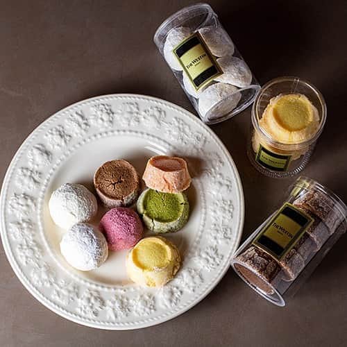 The Westin Osaka （ウェスティンホテル大阪）さんのインスタグラム写真 - (The Westin Osaka （ウェスティンホテル大阪）Instagram)「ホテルメイドのこだわりが詰まったクッキーをロビーラウンジと、ホテルショップ「コンディ」にて販売スタートしました。 1 つは、フランス語でダイヤモンドの意味を持つ“ディアマン”クッキー、もう 1 つは、卵を使用せずほろりとした食感が楽しめるポルボロンクッキー。手土産やギフトにもおすすめです🎁 ————————————————— #sweets #スイーツ #ラウンジ #lounge #ご褒美スイーツ #スイーツ女子 #スイーツ部 #ホテルスイーツ #カフェ #梅田 #大阪 #ホテル #ホテル巡り #コンディ #ディアマン #ディアマンクッキー #ポルボロン #クッキー #卵不使用 #お土産 #手土産 #instafood #osaka #sweet #おやつ ————————————————— Tag @westinosaka to share your image with us.  ⠀⠀ #WestinOsaka #ウェスティンホテル大阪」10月6日 9時57分 - westinosaka