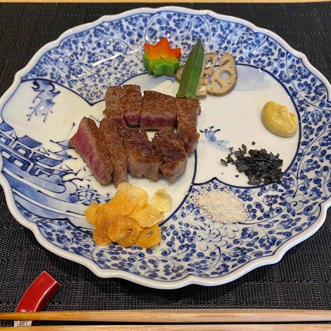 麻美さんのインスタグラム写真 - (麻美Instagram)「lunch birthday 🎂🎉 ．　 銀座の鉄板焼きの個室で @ginmeisui_ginza  . ヒロカちゃんの誕生日会🎂 @hiroca0808  . #birthday #birthdayparty」10月6日 10時06分 - mami0s