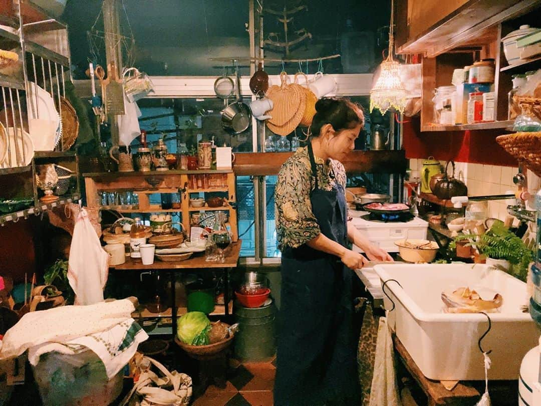 松田珠希さんのインスタグラム写真 - (松田珠希Instagram)「昨日のあやか飯🥀 あやかちゃんのご両親が作ったお野菜やハーブも取れてパワーもりもり！ ダラダラ良い話が沢山できて幸せだったわ〜✨風の時代楽しみ🍃 #いわさあやか #家ごはん　#宇宙語話せるまで頑張る」10月6日 10時21分 - tamakimatsuda11