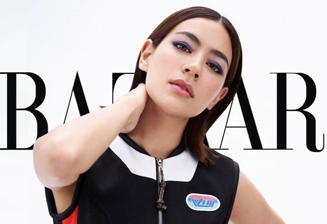 キンバリー・アン・ウォーテマス・ティアムシリのインスタグラム：「October cover for @bazaarthailand wearing @louisvuitton 💙❤️🖤ช่างภาพ : ศิวกร โชตนาการสถิตย์ แฟชั่นเอดิเตอร์ : ณิชกุล กิตยานุพงษ์ แต่งหน้า : นิค บาโรส ทำผม: พงษ์ศิริ พรพิจัยภาค ผู้ช่วยช่างภาพ: วรรัฐ จิ้วพานิช และ ณัฎฐ์พงษ์ ธนวิบูลย์ ผู้ช่วยแฟชั่น: ภาคภูมิ นวสกุลชัย . #BAZAARThailand #BAZAAROctoberIssue #BAZAARxLouisVuitton #LouisVuitton」
