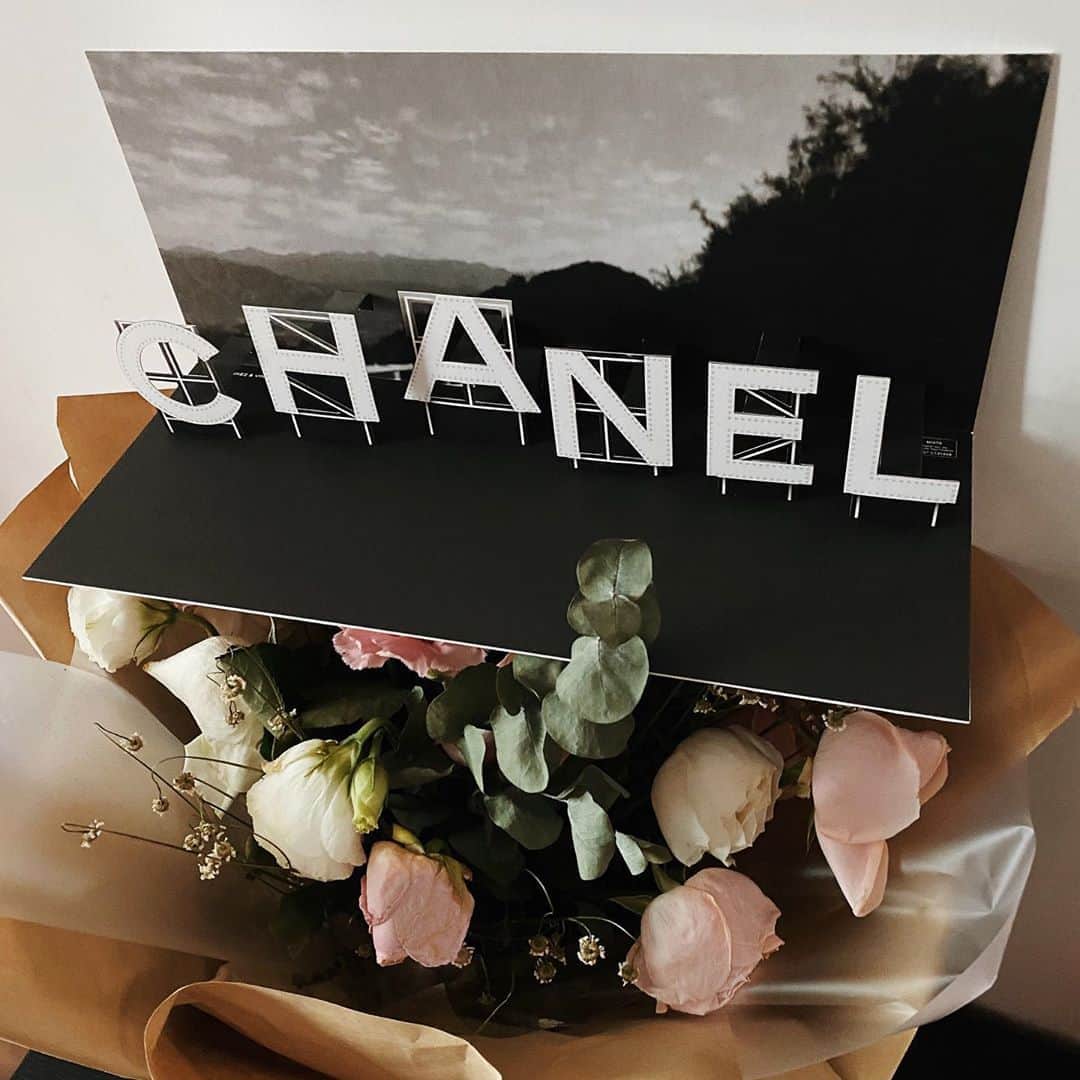 mixmatchisthekeyのインスタグラム：「It’s the day! @chanelofficial SS 2021 ready to wear collection will be presented at 10:30 am Paris time 北京时间今天下午4:30」