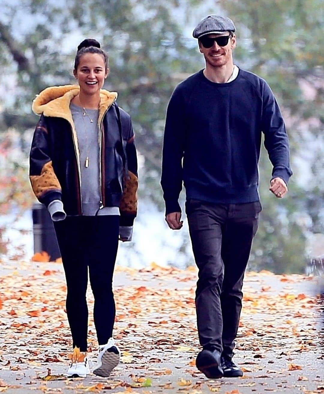 Just Jaredさんのインスタグラム写真 - (Just JaredInstagram)「Alicia Vikander and Michael Fassbender are photographed in a rare appearance out together, enjoying some time in Sweden. Tap this pic in the LINK IN BIO for a lot more photos.  #AliciaVikander #MichaelFassbender Photos: Backgrid」10月6日 1時35分 - justjared