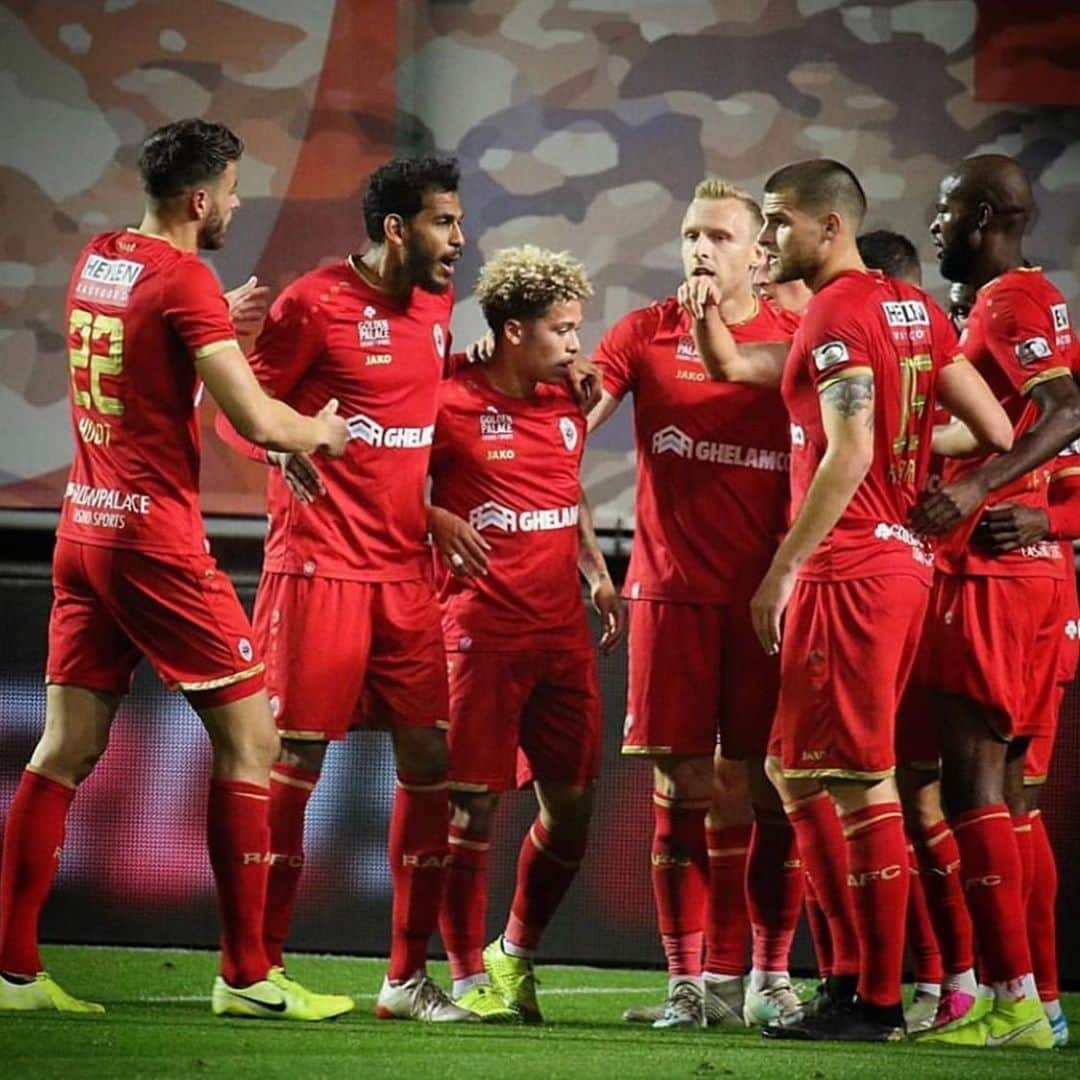 ウェスレイ・ホードさんのインスタグラム写真 - (ウェスレイ・ホードInstagram)「Thank you @royal_antwerp_fc for giving me the opportunity during the past season to find back my joy in football! From the first minute I arrived I felt at home and that was a feeling that I had missed! I wanna say a special thank you to all of the Royal Antwerp FC fans who have been truly amazing in supporting me and the team! I will never forget all of you! But now it’s time for a new challenge! ⚪️🔴⚽️ #royalantwerpfc #deurnenoord」10月6日 1時40分 - wesleyhoedt14