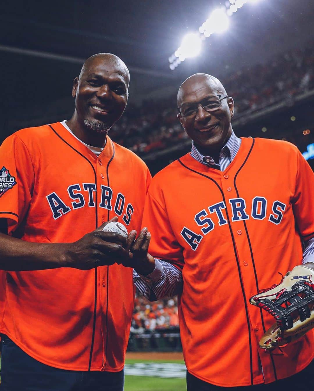 ヒューストン・ロケッツさんのインスタグラム写真 - (ヒューストン・ロケッツInstagram)「Good luck to @astrosbaseball today as they start the ALDS! #ForTheH」10月6日 1時40分 - houstonrockets