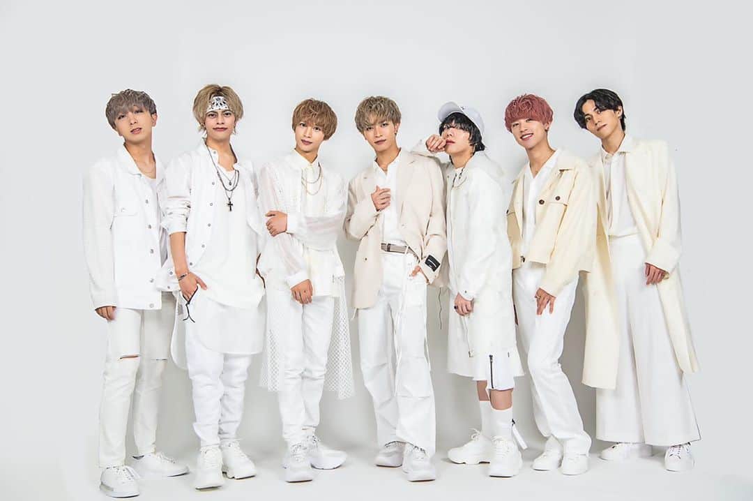 BUZZ-ER.のインスタグラム：「BUZZ-ER. 12月2日　#ニューシングル #ブザービーター 発売❣️  We are BUZZ-ER.  new single "Buzzer Beater" will be released on December 2nd❣️  우리는 BUZZ-ER.입니다!  12 월 2 일 뉴 #싱글  '버저비터'발매합니다❣️  Chúng tôi là BUZZ-ER.  Đĩa đơn mới "Buzzer Beater" sẽ được phát hành vào ngày 2 tháng 12❣️  我们是BUZZER. 在12月2日发售新单人 "蜂鸣器打击者"❣️  Nous sommes BUZZ-ER.  Le nouveau single "Buzzer Beater"  sortira le 2 décembre❣️  #JPOP #newsong #jpopidol  #bogoss #미남 #그룹  #DEPTRAI #đẹptrai  #minet #帥哥　#小鲜肉　#BUZZ_ER #ブザー　 @saku10291029  @shalf527 🇵🇰×🇯🇵 @slyme_  @_kohei_chiba_  @buzzer_kohey  @_shp1_  @haupika_bw 🇻🇳」