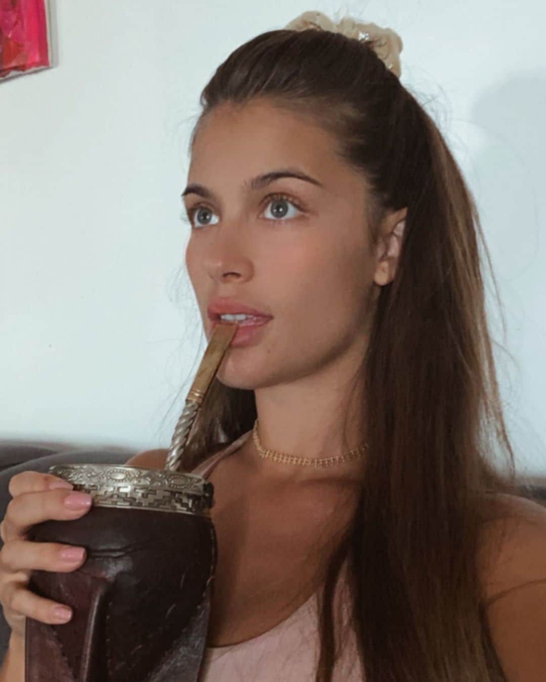 デシレ・コルデロ・フェレールのインスタグラム：「Un mate ? 🧉aún sigo siendo española aunque no parezca 😂🤪 Feliz comienzo de semana」