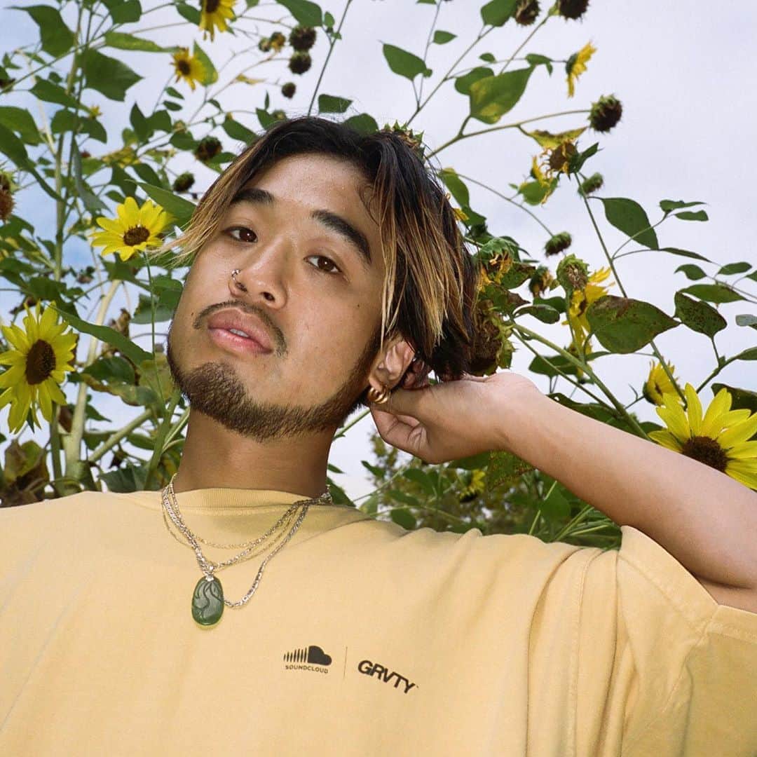 サウンドクラウドのインスタグラム：「SoundCloud x GRVTY: Pure & Wondrous Sounds.⁠⠀ ⁠⠀ 📸: @elizabethwirija⁠⠀ ⁠⠀ Get your hands on the @soundcloud x @grvty collab at the link in bio. #scdrops⁠⠀」