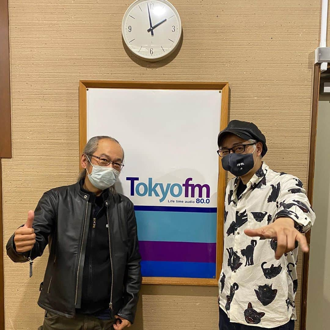 人間椅子さんのインスタグラム写真 - (人間椅子Instagram)「深夜のラジオ生放送終了！　 #speakeasy #tokyofm #大槻ケンヂ #和嶋慎治  #筋肉少女帯 #人間椅子」10月6日 2時26分 - ningen_isu