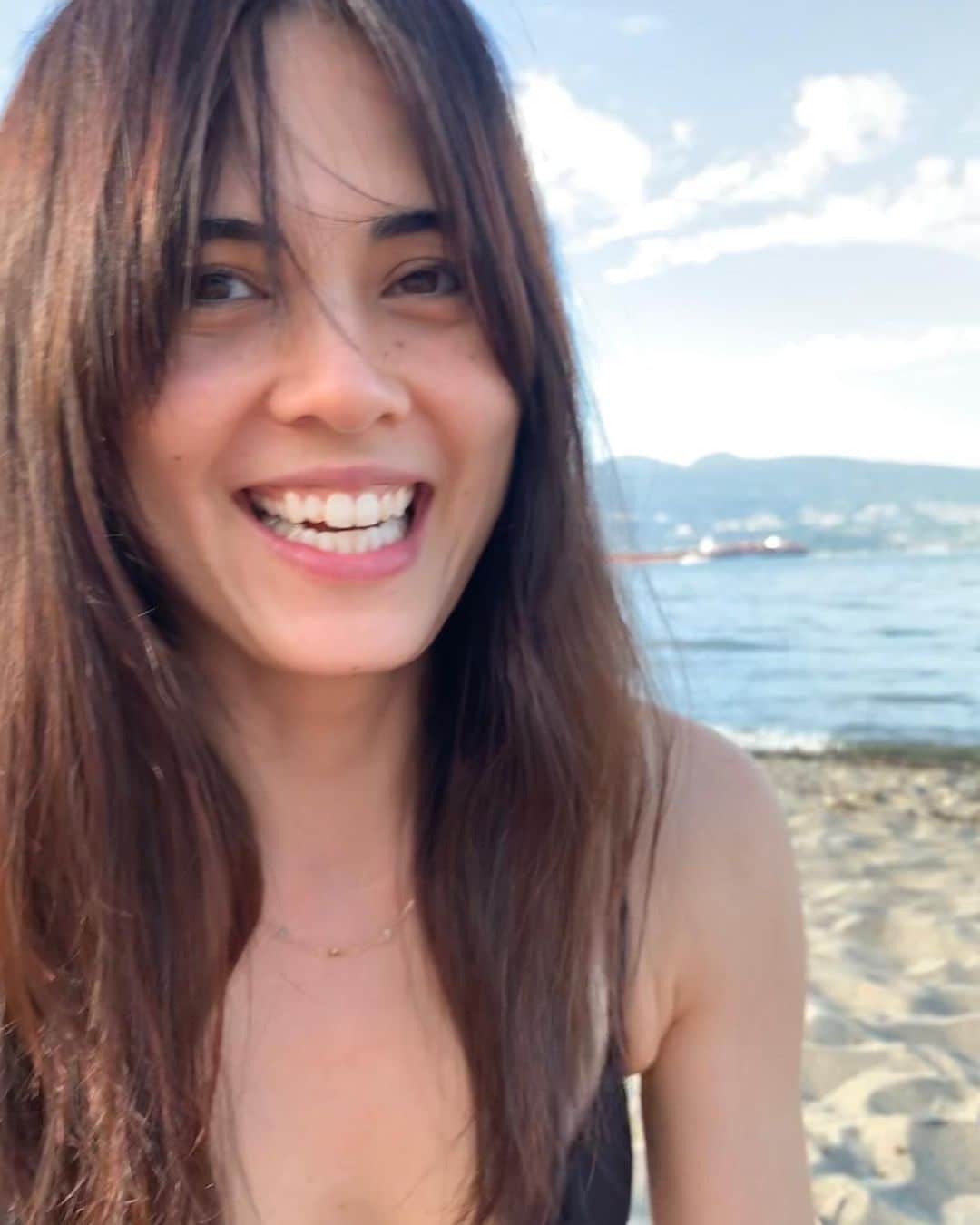 プリシラ・アーンのインスタグラム：「Wanna see more of this intense smiling? 🔜 Cheer up Mondays Instagram Live today at 12:30pm PST at @jflalc Facebook Live page.  Songs in English and Japanese.  See you there!」