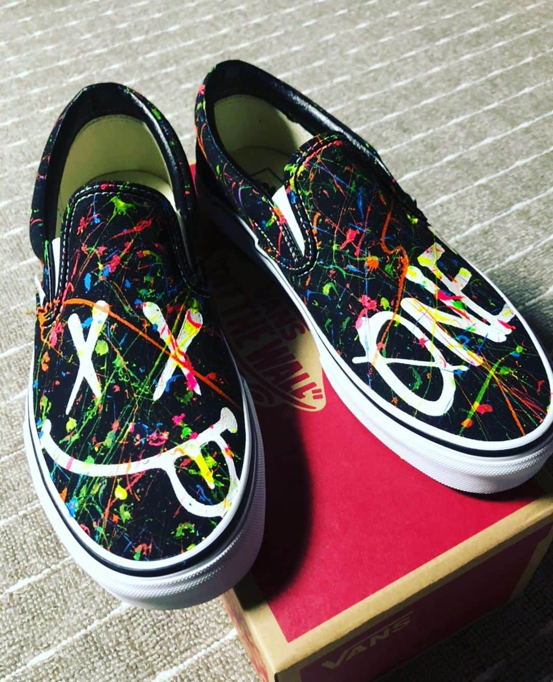 峰竜太さんのインスタグラム写真 - (峰竜太Instagram)「"ONE"VANSカスタムスリッポン完成！ #注文販売 #vansスリッポン #カスタムペイント #世界に一つ」10月6日 2時22分 - ryuta.4320