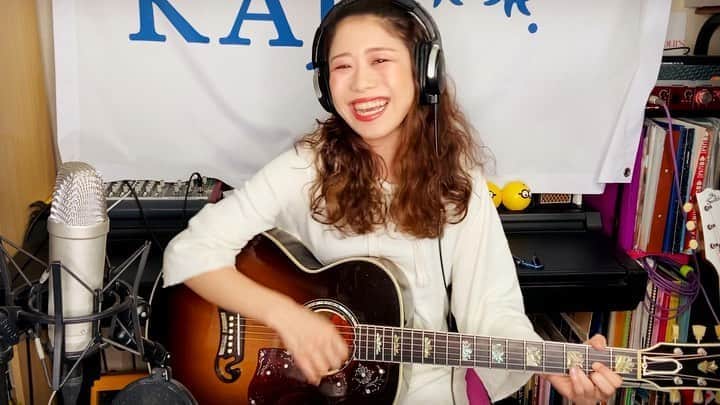 のインスタグラム：「. #2020_10_5 #evening Switch💡#夜活 . MUSIC VIDEO🎥はこちら💁‍♀️ . 梶有紀子 Kaji Yukiko / Switch【Music Video・short ver】 https://youtu.be/YRMEbQ7oM8k . #かじチラ #Switch #guitar . . #stayhome #梶有紀子 #yukikokaji #シンガーソングライター #弾き語り #ギター弾き語り #ミュージシャン #ギター女子 #ギタ女 #jpop #music #singer #songwriter #音楽好きな人と繋がりたい #instamusic」