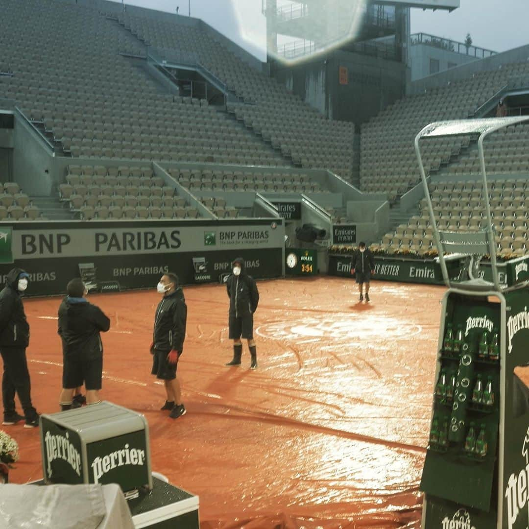 フローラン・ダバディーさんのインスタグラム写真 - (フローラン・ダバディーInstagram)「Roland-Garros Day 9 雨のローランギャロス🧜🏻‍♂️ #rolandgarros2020 #ローランギャロス #wowowtennis #parissouslapluie」10月6日 2時36分 - florent_dabadie