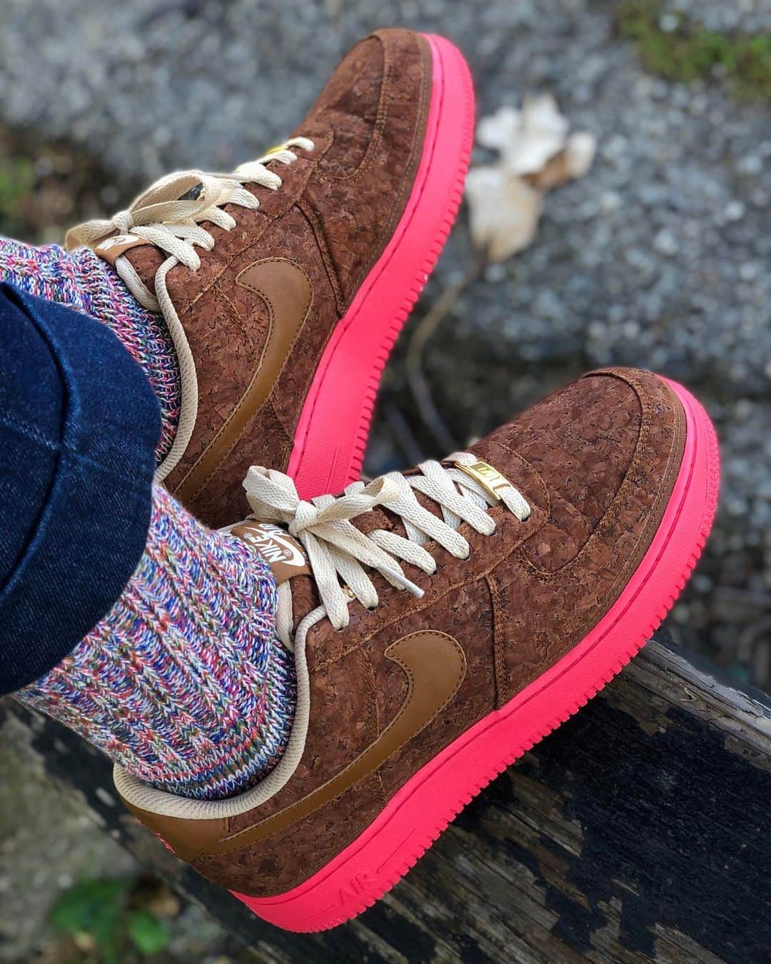 Mr. Tyさんのインスタグラム写真 - (Mr. TyInstagram)「#todayskicks 2014 Nike ID Air Force 1 “Cork”. This was a fun pair back when there was a new option every month. The wait time was a downside for some but hey, more changes you can make- longer it will take to make 🤷🏾‍♂️.   #ijustlikeshoes #af1 #airforce1 #airforceone #snkrskickcheck #af1gallery #teamaf1 #af1always #af1squad #forcegang #airforce1cartel #myids #af1id #ids #nikeid #MyNikeIDs #nikeidx #soxy #nikeidaxd #hskicks #complexkicks #soletoday #wiwt #wdywt #whatiwore #ファッション #コーティネート #nikebyyou #socksandsneakers」10月6日 2時45分 - regularolty