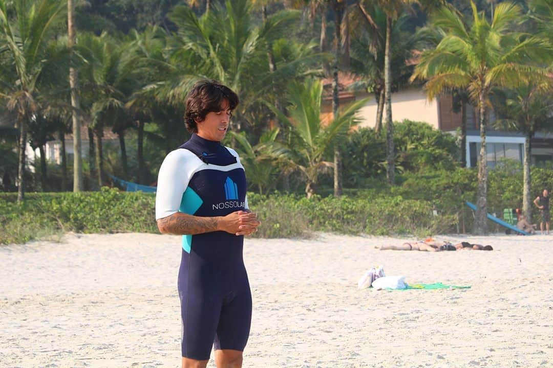 ミグエル・プッポのインスタグラム：「Agradecer sempre🙏 Respirando fundo e pronto para mais uma semana de treino👊✌️(📷: @tdpelosurf )」