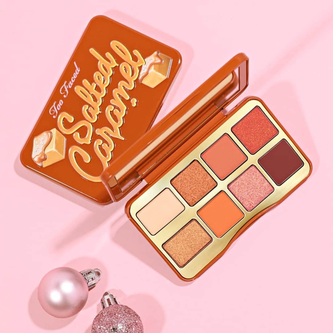 Too Facedさんのインスタグラム写真 - (Too FacedInstagram)「Craving a bite-sized palette? 😉 Indulge in our NEW richly-seductive & scented Salted Caramel Mini Eye Shadow Palette. It's packed with warm, buttery neutrals that will have you feeling like a sweet treat! 😍 #toofaced」10月6日 3時01分 - toofaced