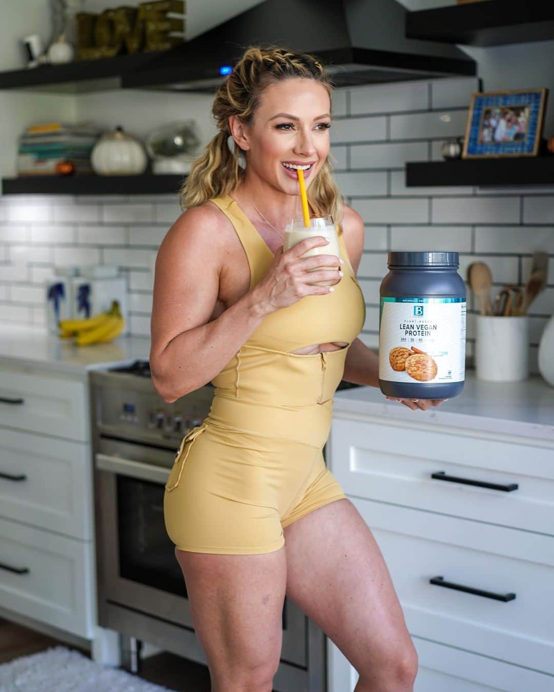 Paige Hathawayさんのインスタグラム写真 - (Paige HathawayInstagram)「One of the easiest and best way to start my day! I do at least 1 sometimes even ✌🏼 @livbody Lean Vegan Protein shakes a day! 🙋🏼‍♀️🙋🏼‍♀️ WHO ELSE IS A PROTEIN SHAKE LOVER?!  For me, protein shakes are quick and easy to ensure I hit my macros everyday. I’m doing about 140g of protein a day, which on busy days, can be hard for me to do with just food! These lean vegan protein shakes keep me feeling full longer and manage my sweet cravings because it tastes like a milkshake!  You can sign up for Smartship which delivers products automatically on your schedule.  Check out the details on @livbody website. Always Use code PAIGE20 for 20% off of all your Livbody orders!!」10月6日 3時01分 - paigehathaway
