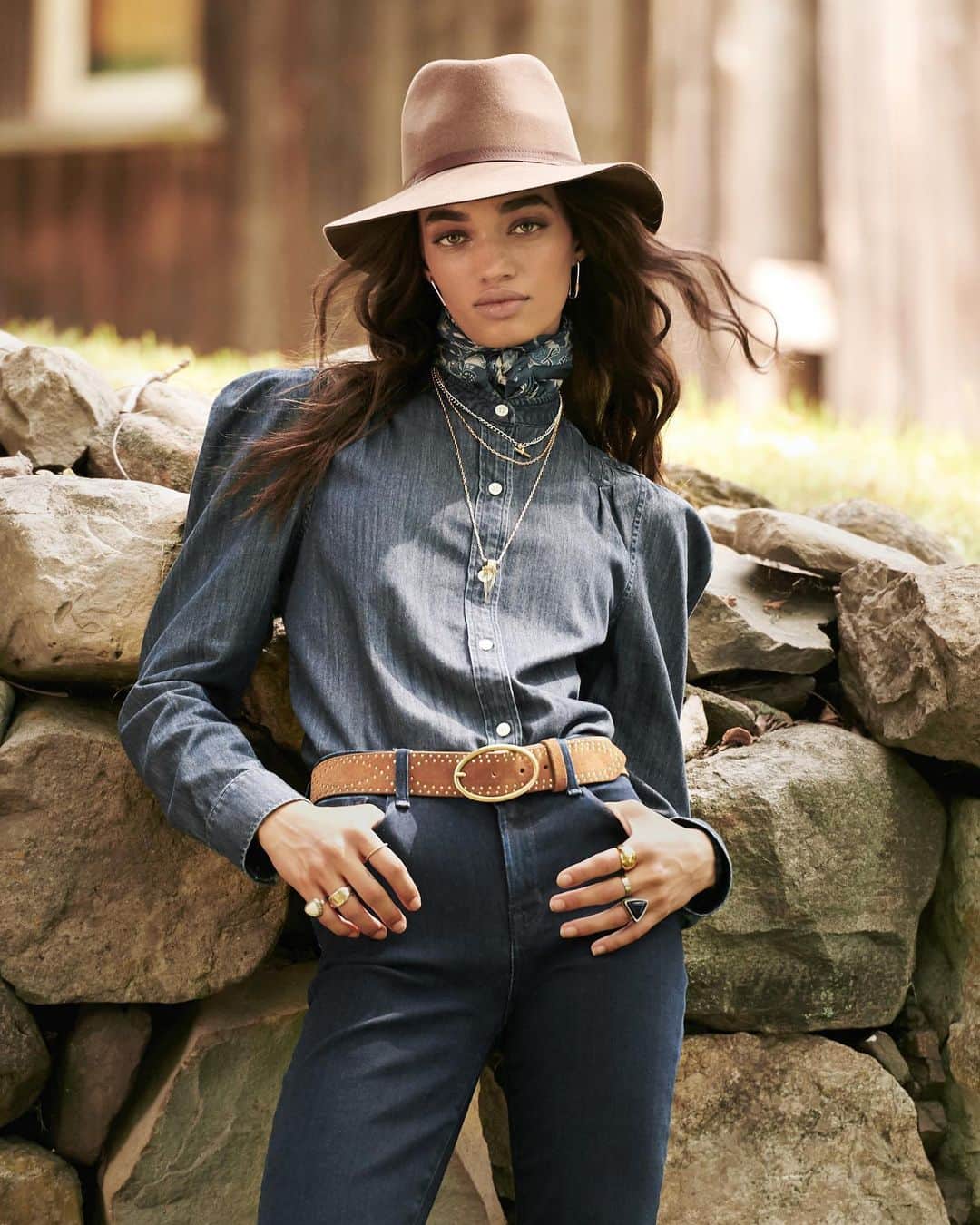 Bloomingdale'sさんのインスタグラム写真 - (Bloomingdale'sInstagram)「*Goes upstate once* 🤠😆 But for real: fall's Western-inspired styles have even city girls going country. Which look would you rock?  . . . . . . #DenimOnDenim #WesternStyle #WomensDenim #OutfitOfTheDay #FallTrends #Bloomingdales」10月6日 3時02分 - bloomingdales