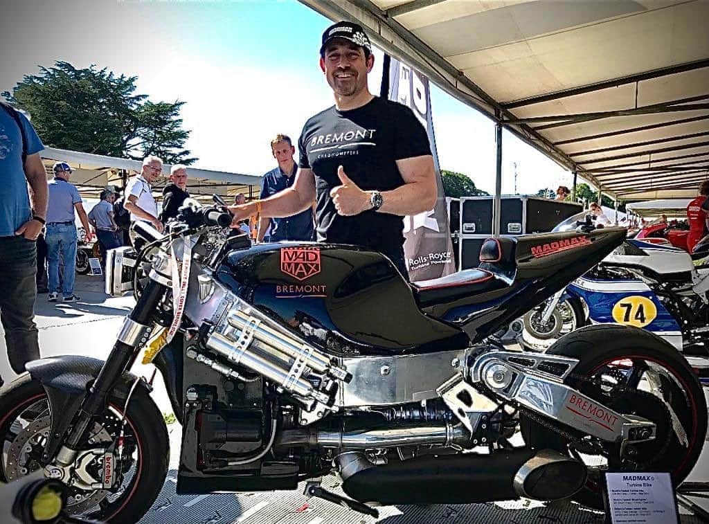 のインスタグラム：「So sad to say that Bremont ambassador Zef Eisenberg on Thursday was killed at Elvington Airfield in Yorkshire when his custom Porsche 911 Turbo, said to be capable of almost 240 mph, crashed while attempting to break the British land speed record for a flying kilometre.  In total Eisenberg held more than 47 land speed records, including the Holy Grail of 201.5 mph at Pendine Sands on Carmarthen Bay in South Wales on a supercharged Hayabusa motorbike in May 2018 – making him the world’s fastest biker on sand and beating Sir Malcolm Campbell’s record of 174 mph, set there in 1927. A month later he returned to clock up 210.3 mph in a Porsche 911 Turbo, making him the only person to exceed 200 mph by both car and bike on the Sands.  “Zef was a lovely man and a very talented individual who was successful in everything he did, he was an entrepreneur, engineer and an adventurer.  My father’s moto was “It’s better to live life and lose it than never live life at all” and he certainly lived his life that way. He will be sadly missed and Bremont was proud to have been able work with him.  Our thoughts are with his family at this time“ , said @gilesenglish Bremont Co-Founder」