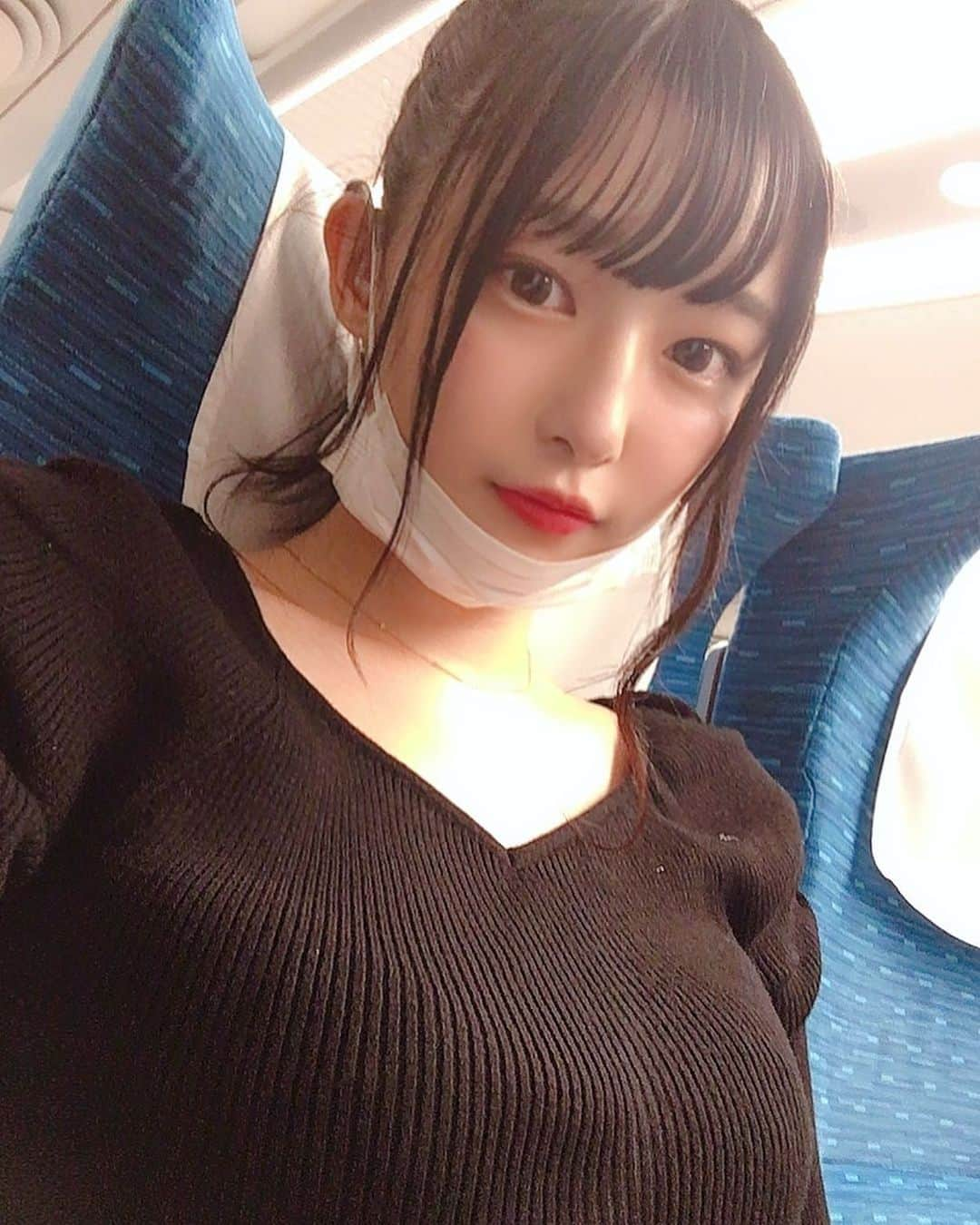 我妻ゆりかさんのインスタグラム写真 - (我妻ゆりかInstagram)「名古屋港に行きたい！と思ったら2時間後には1人で新幹線に乗っちゃって名古屋に向かってました🚄( '-' 🚄   結構行動派なんだ〜✌️  少し我慢してたのがばーんってなっちゃって、最近  よし、やろう！って思ったら気づいたらもう動いちゃってる、、、  自分でも予測不可能なのでちょっと怖い、、最近は特に自分がやりたいと思う本能に従って生きてる気がする、、、  でも楽しいしワクワクするなぁ」10月6日 3時39分 - wagatsuma_yurika