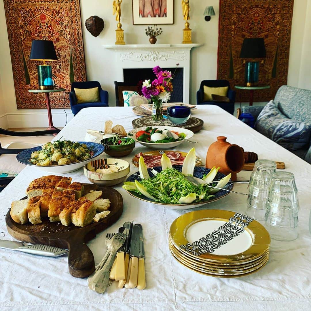 ジェイドジャガーのインスタグラム：「Food is possibly my favourite thing after family #cookingathome  #cotswoldlife here with plates i designed for @houseofgarrard」