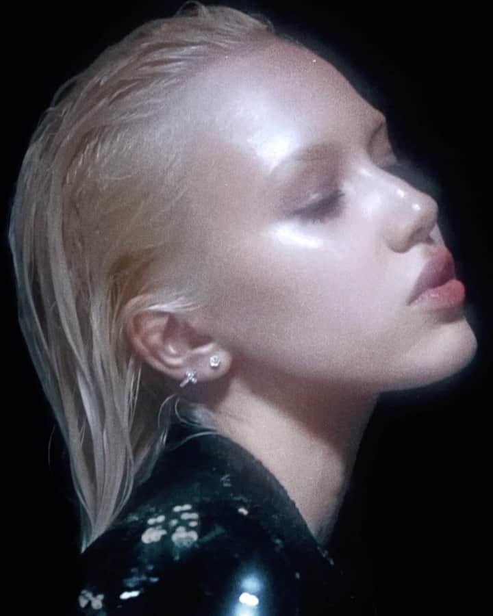 Sasha Supのインスタグラム：「industrial habits campaign for  @nickvangard  @max_barskih  @treigerman.elizabeth  @ianamazana  @stetsjulia  @tina_antonenko_makeup  @zhe_primachenko」