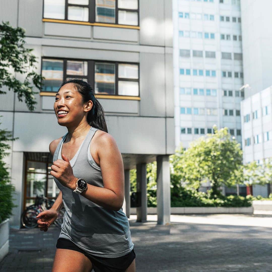 Suuntoさんのインスタグラム写真 - (SuuntoInstagram)「Suunto UX designer Jeanette Lau is aiming for a PB in her next half marathon, and her Suunto 7 is helping her get there. “With a quick look at the data, I can evaluate when I need to push harder, when to take it easy, and generally how my body is feeling,” the San Fran native says.   “The watch also allows me to explore new trails with the built-in heat maps. I find it to be useful when I am running a new route and need guidance on where to go.”  #suunto7 #adventurestartshere」10月6日 4時21分 - suunto