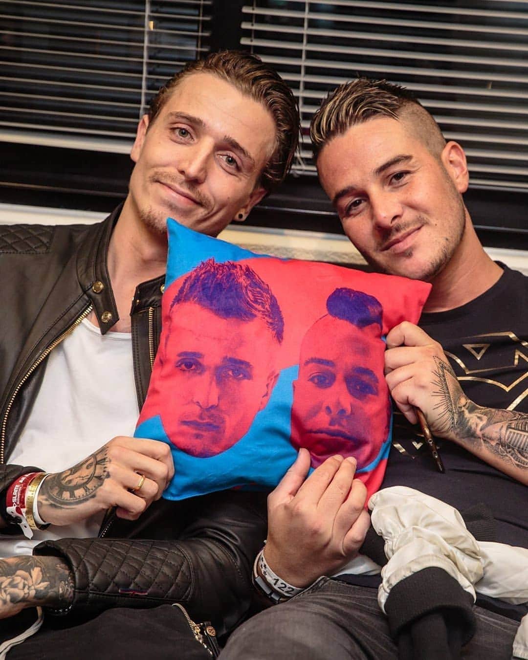 Spinnin' Recordsさんのインスタグラム写真 - (Spinnin' RecordsInstagram)「We didn't know until now, but we need this pillow urgently... @blasterjaxx」10月6日 4時41分 - spinninrecords