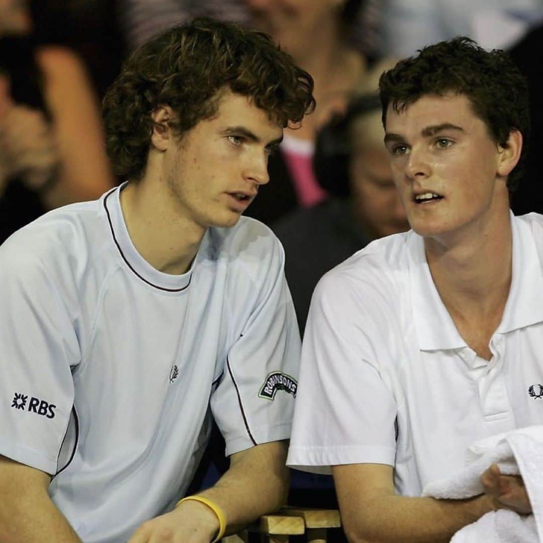 アンディ・マレーのインスタグラム：「🎶 when we were young! 🎶   @jamie__murray @thekillers  #tennis #babiesofinstagram」